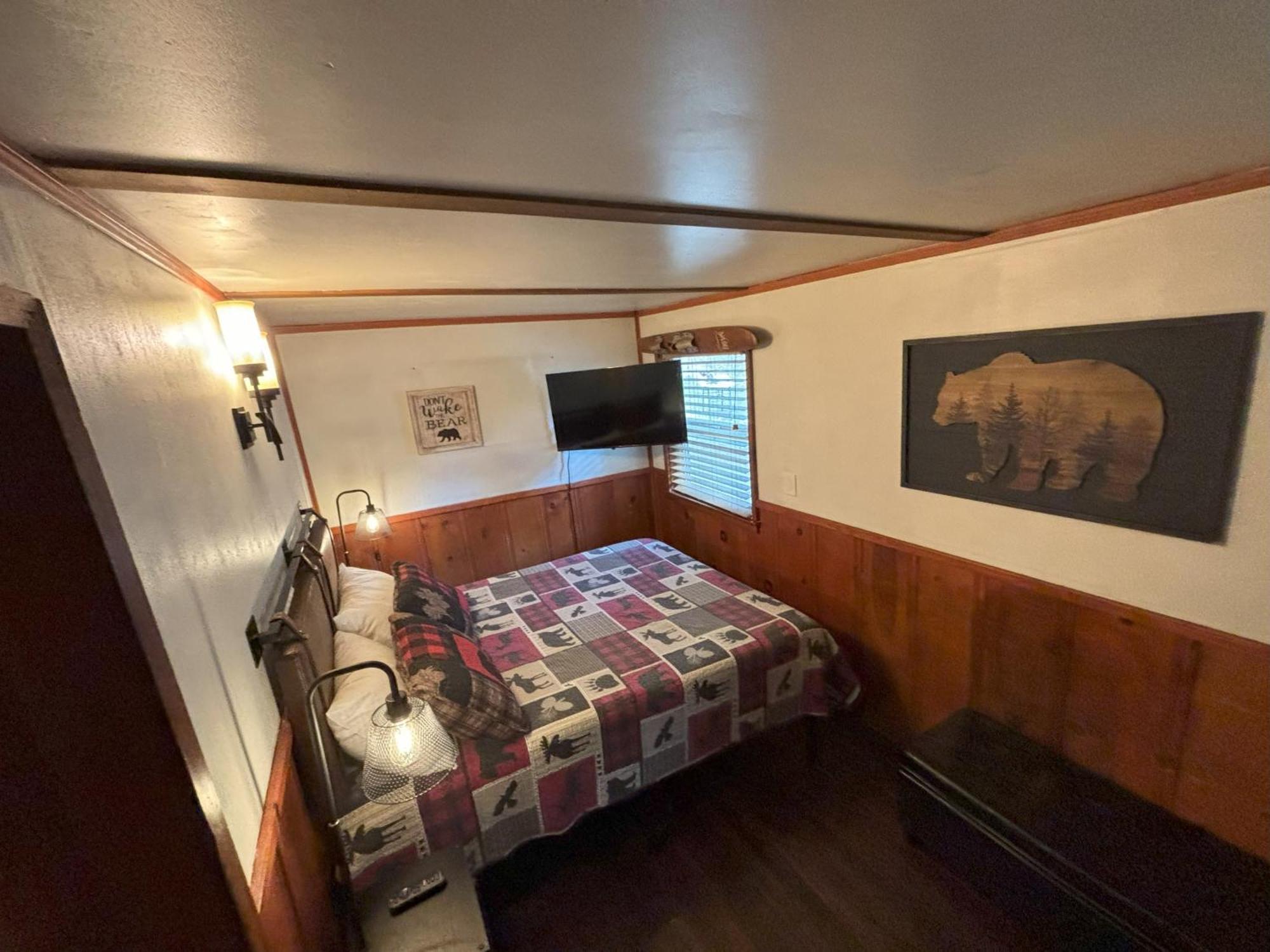 Snow Bunny Lodge - Perfect Big Bear Getaway! Deck With A New Hot Tub And Charcoal Barbecue! Біг-Бер-Лейк Екстер'єр фото