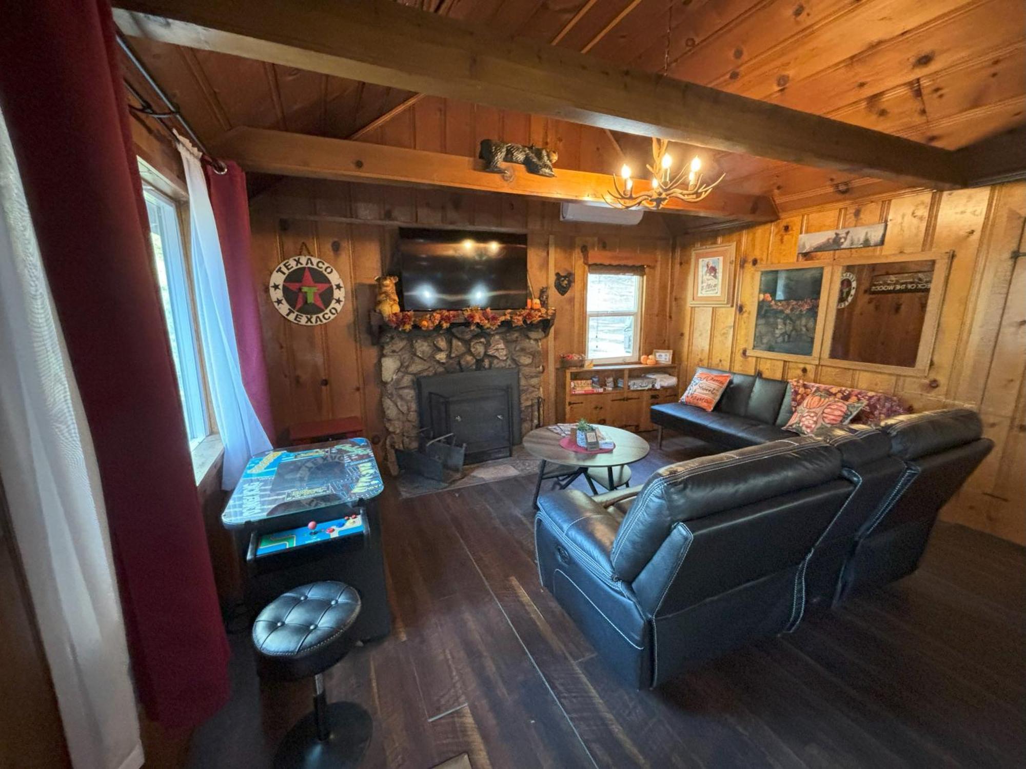 Snow Bunny Lodge - Perfect Big Bear Getaway! Deck With A New Hot Tub And Charcoal Barbecue! Біг-Бер-Лейк Екстер'єр фото